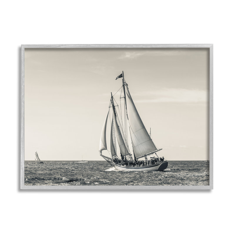 «Ship at Full Sail» par Danita Delimont - photographie, Estampe numérique Farmhouse, H 24 po x l 30 po