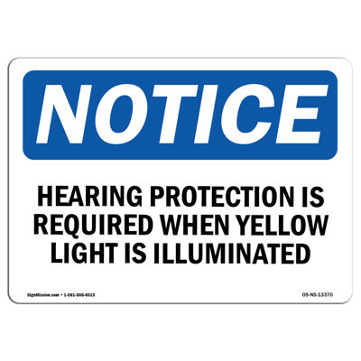 Une protection auditive est requise lorsque le panneau jaune