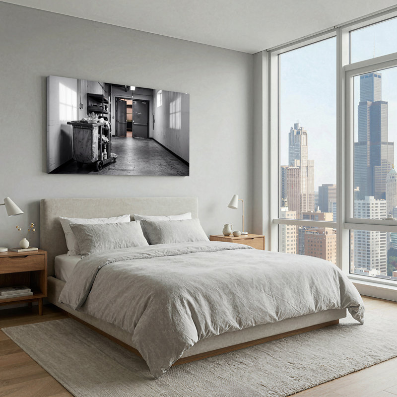 Art mural sur toile, diadème argenté sur chariot de ménage en noir et blanc, L 40 po x H 20 po