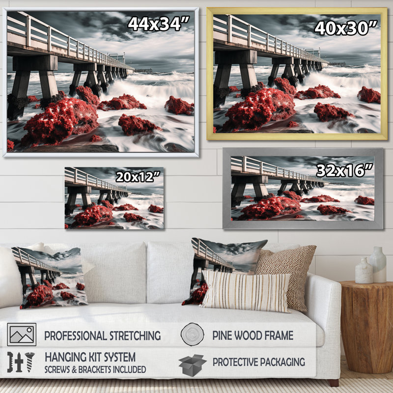 Pier Whispering Waves I sur impression sur toile, Cadre flottant noir, H 12 po x l 20 po x P 1 po