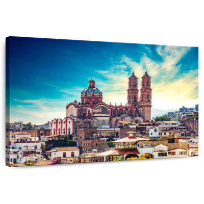 Nicci Taxco Plaza