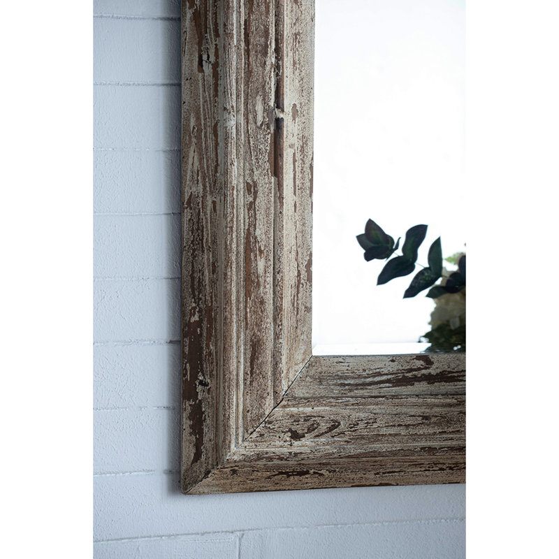 Le miroir de 29,5 po x 20,5 po avec cadre en bois brun de 30 x 2 x 39 po rehausse le décor de la pièce et l'expérience visuelle du mur ajoute de la chaleur aux reflets