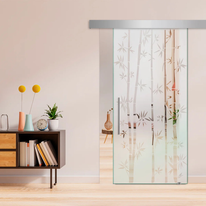 Porte de grange coulissante en verre sans cadre avec design moderne en bambou sablé et quincaillerie (semi-privée)