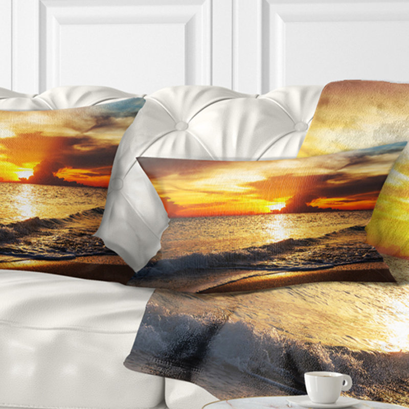 Coussin de soleil au-dessus de vagues de couleur beach, Rectangle 12" x 20"