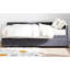 Lit plateforme gris avec rangement simple et tête de lit tapissier. Velours. Grands tiroirs pour le rangement de la literie. Côté des articles personnels. Design-234357796