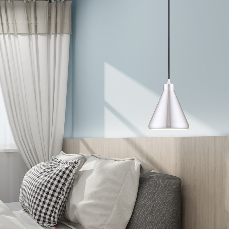 Luminaire suspendu conique à 1 lumière Schultz, Aluminium brossé, H 14 po x l 7 po x P 7 po