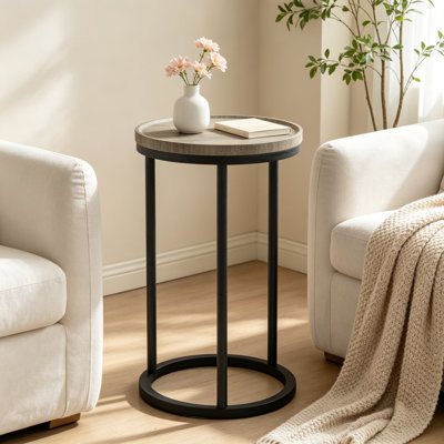 Petite table d'appoint ronde aux bords arrondis, pieds en acier, idéale pour le salon, la chambre à coucher ou le canapé. Table d'appoint compacte et peu encombrante.