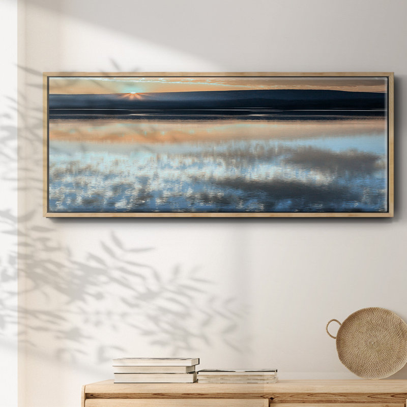 Serene Sunrise - toile encadrée, H 8 po x l 20 po
