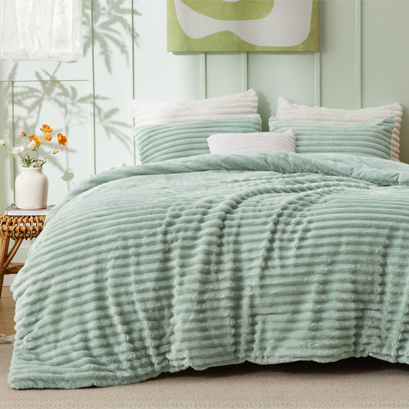 Bedsure King Size Comforter Sets - 3-Piece Double-Sided Fleece Fluffy Sage Green Bedding, Cozy Striped Aesthetic for Modern & Guest Bedrooms, All-Season Luxury Home Decor