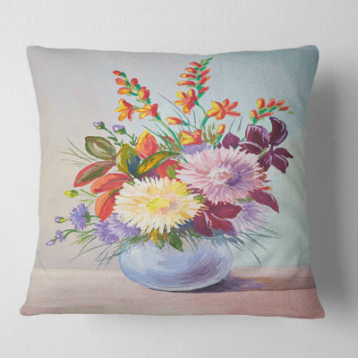 Nature morte avec des asters sur des fleurs dans un vase