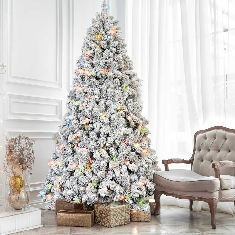 Arbre de Noël 4 pi avec 150 lumières colorées UL et 21 pommes de pin naturelles - 366 pointes en PVC enneigées, branches articulées, support en métal stable, installation facile