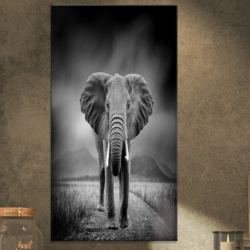 «African Elephant in Dark Artwork», reproduction d'impression sur toile tendue, H 32 po x l 16 po x P 1 po