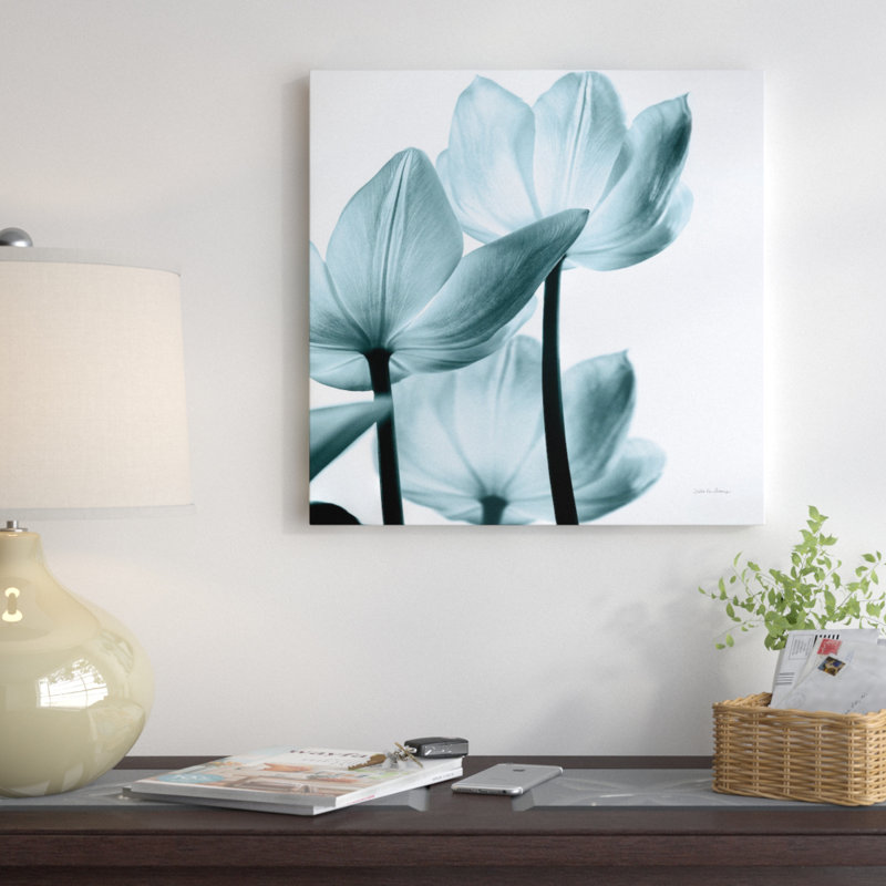 «Tulipes translucides III en turquoise» par Debra Van Swearingen - reproduction de photo sur toile tendue, Toile tendue