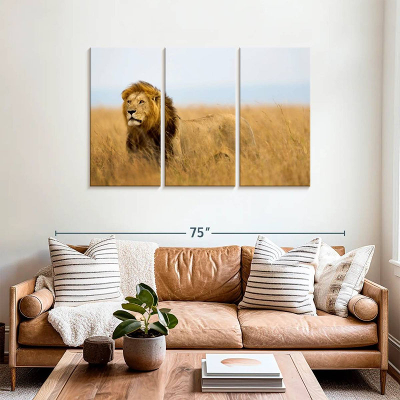 Lion Brampt chassant en safari, H 36 po x l 57 po