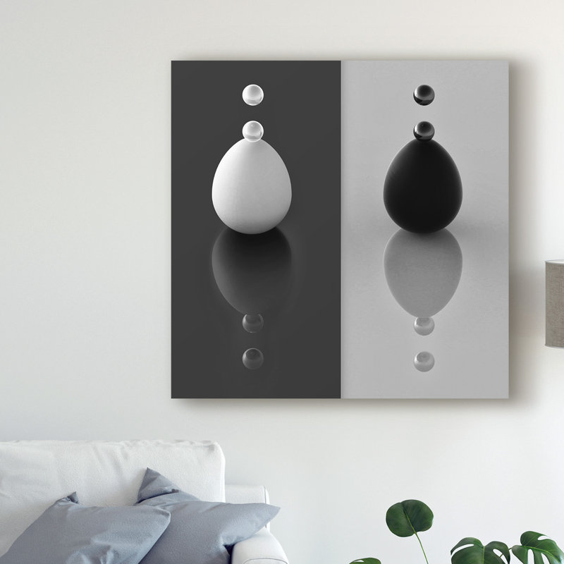 « yin yang œufs », reproduction de photo sur toile tendue, H 14 po x l 14 po x P 2 po