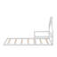 Lit simple en bois avec tête de lit en forme de maison-114344403