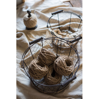 Panier en fils avec corde de chanvre rond en dessous