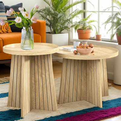 Ensemble de 2 tables rondes gigognes rondes - Tables d'appoint cannelées en bois modernes pour le salon ou la chambre à coucher [Chêne] - [Bois / Moderne / Table basse]