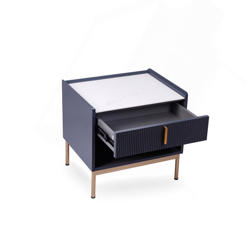 Table de bout moderne blanc / gris ou table de chevet avec plateau en pierre et cadre doré.