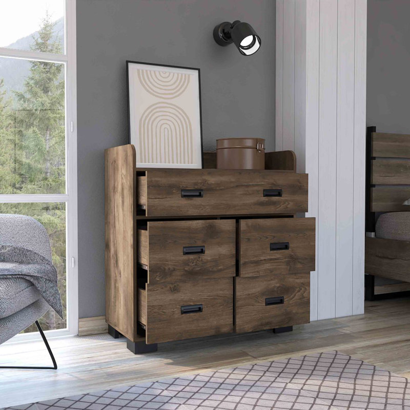 Commode Alyn, quatre pieds, quatre tiroirs, un double tiroir, plateau supérieur