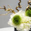 Ornements de fleurs simulées