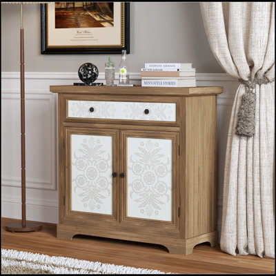 Armoire rustique vintage avec panneaux floraux sculptés, buffet en bois vieilli avec tiroir et portes doubles pour le rangement de la ferme