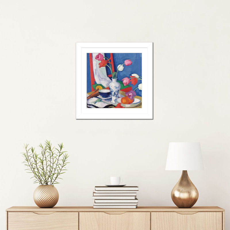 «Red Chair and Tulips», vers 1919 - Reproduction d'art mural - papier d'art encadré, H 16 po x l 16 po, Blanc