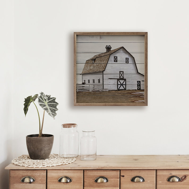 Grange blanche et clôture, H 16 po x l 16 po x P 1 po