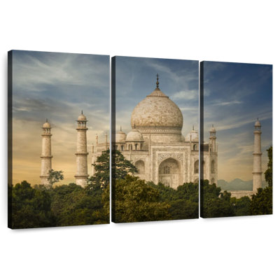 Scenic Taj Mahal At Sunset
