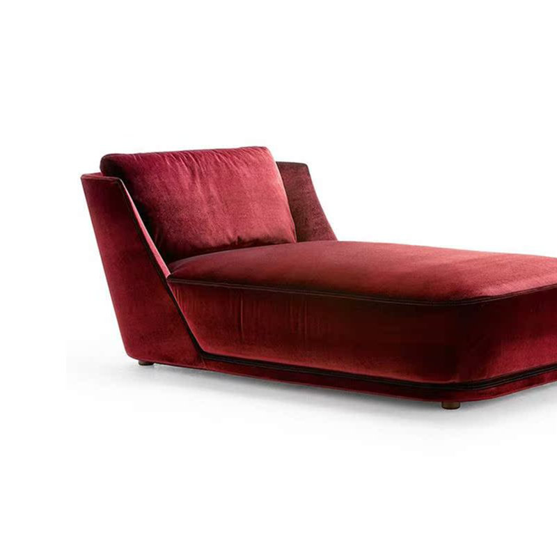 Chaise en velours rouge simple et moderne