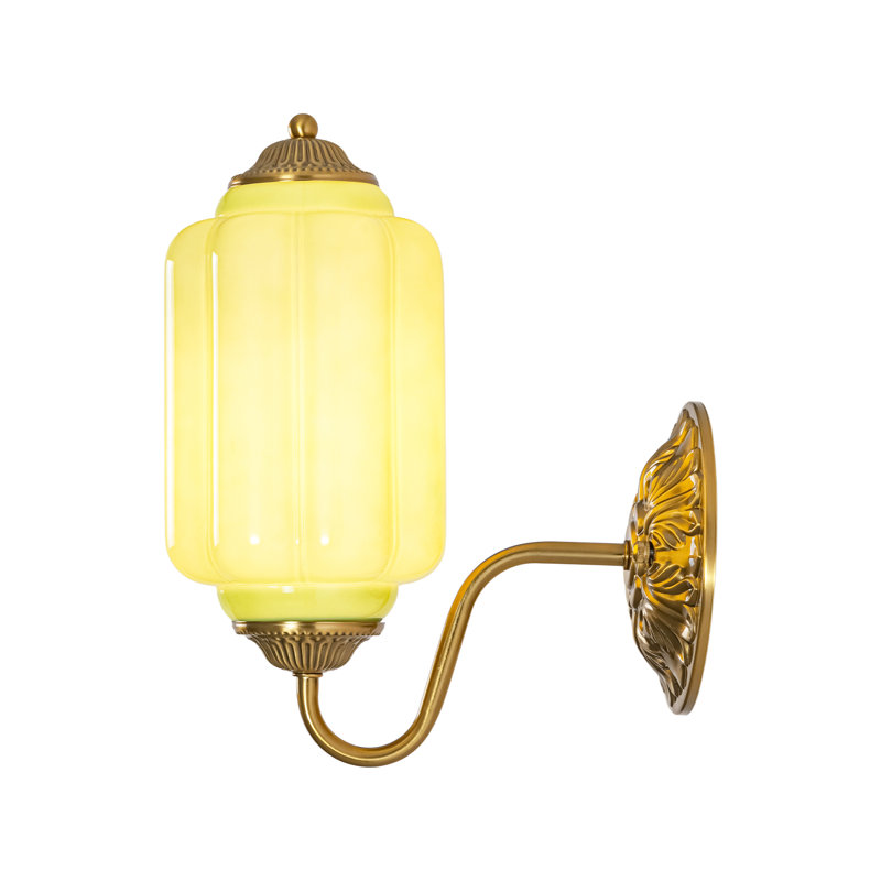 Applique murale moderne 1 lumière Avington avec abat-jour en verre lait / vert et finition laiton pour salle de bain, Vert