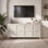 Meuble télé moderne en bois pour téléviseur de 75 po ou moins, armoire multimédia à 4 portes avec design à panneaux, grand centre de divertissement pour le salon