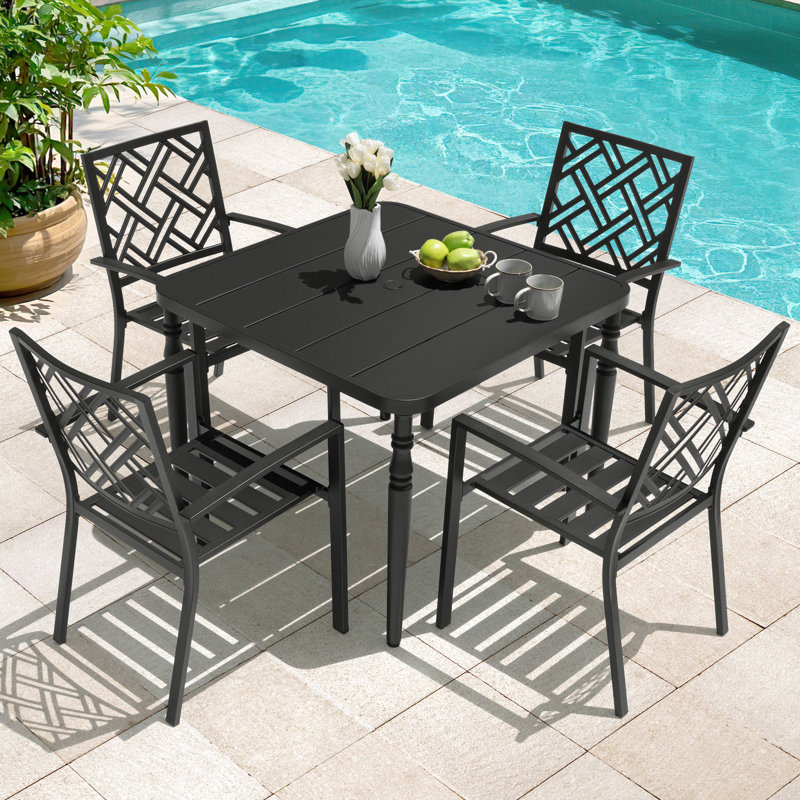 Ensemble de salle à manger 5 pièces en métal avec trou pour parasol et 4 chaises empilables