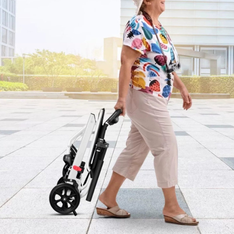 Fauteuil roulant pliant léger pour transport en commun pliable pour adultes Fauteuil roulant de conception ergonomique avec sangle de sécurité réglable