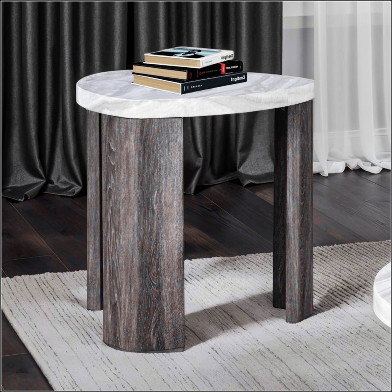 Table de bout triangulaire de style contemporain avec motif en marbre et conception peu encombrante pour le salon principal