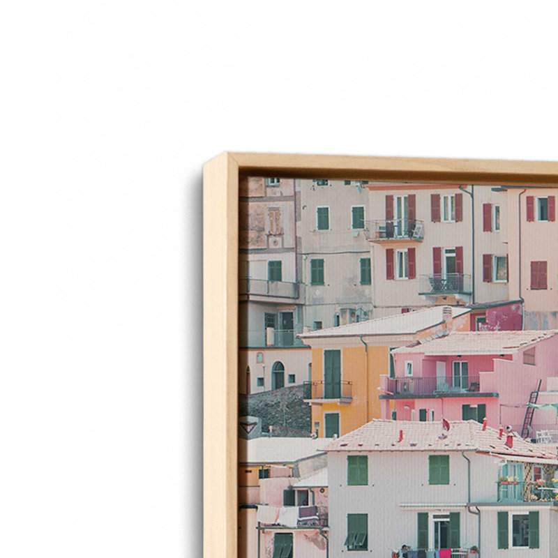 «Pastel Village», reproduction sur toile, Érable américain encadré, H 20,75 po x l 30,75 po x P 1,75 po