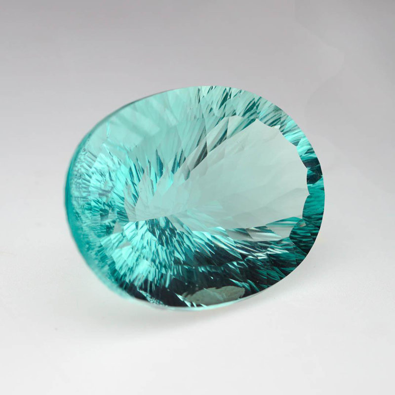 Fluorite taille ovale 120,40 carats