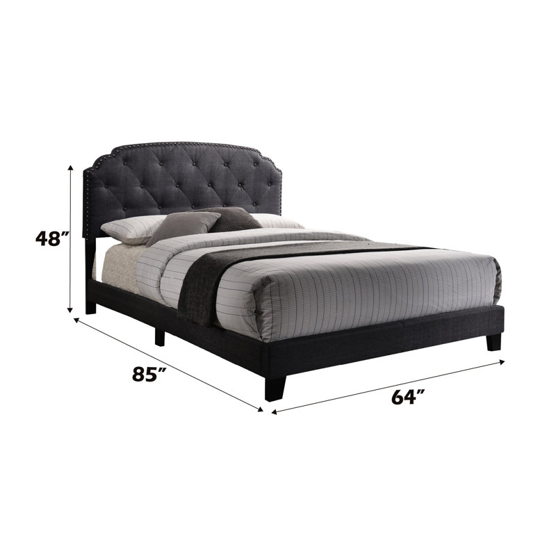 Grand lit en tissu gris avec arche et pieds robustes