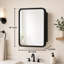 Armoire de salle de bain avec miroir et cadre en métal noir de 14 x 18 pouces, compatible avec une installation murale et encastrée, double fonction de rangement.