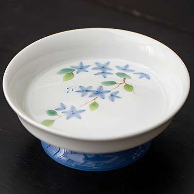 Blue And White Underglaze Hand-Painted High Footed Tray - High Temperature Craftsmanship, An Artistic And Elegant Vessel On The Coffee Table