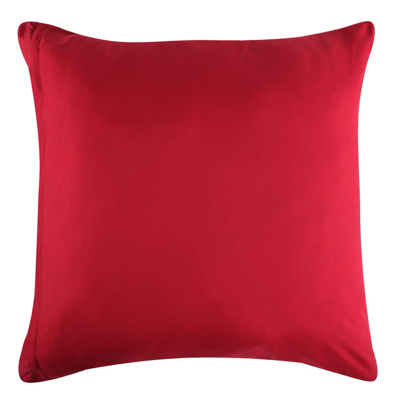 Taie d'oreiller rouge Peppermint Party de Greenland Home Fashions, 26 x 26 pouces (66 x 66 cm).