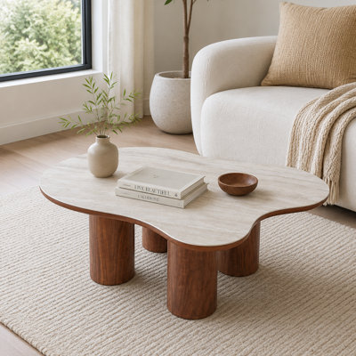 Table basse moderne en forme de nuage de 122 cm avec plateau en pierre frittée, table basse irrégulière en travertin avec 4 pieds cylindriques, pour salon, finition MDF et noyer