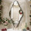 Miroir d'appoint mural irrégulier en métal asymétrique pour salle de bain