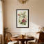Arrangement floral de plantes et de fleurs avec des roses et des feuilles vertes
