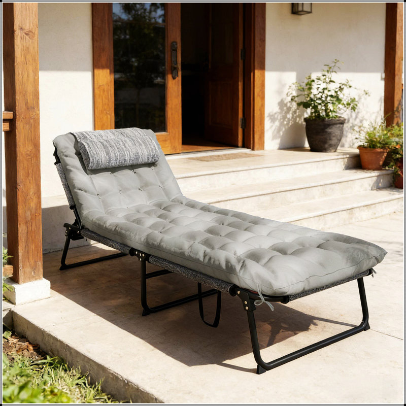 Chaise longue d'extérieur réglable avec coussin épais capitonné et conception pliable pour la détente sur le patio et la plage