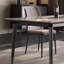 Cette élégante table de style italien combine le durabili-105898952