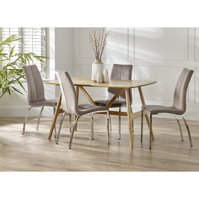 Akayla 4 - Person Dining Set