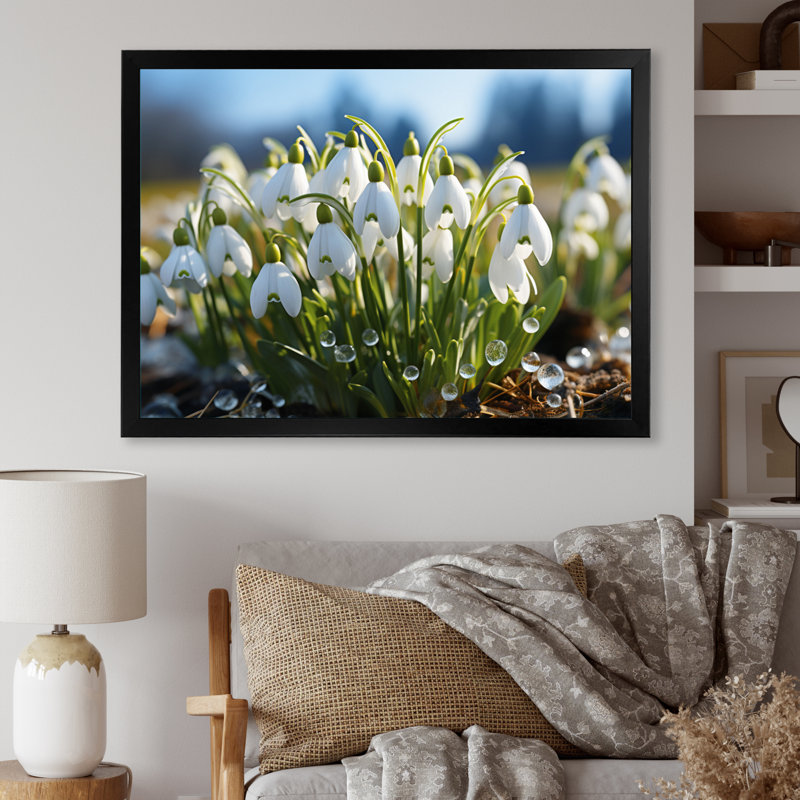 White Green Snowdrops Field III - Floral Wall Decor, Cadre photo noir, H 16 po x l 32 po x P 1 po