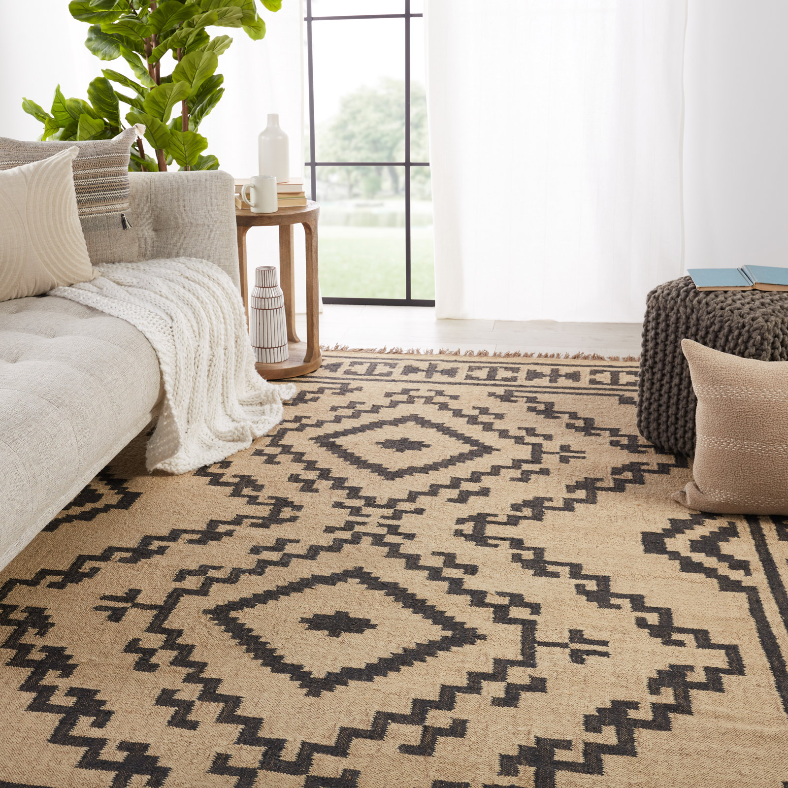 Louie Handmade Jute / Sisal Light Beige/Black Rug, Rectangle 8'10" x 11'9"