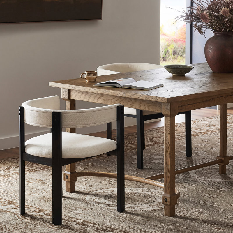 Chaise rembourrée en bois d'hévéa avec dossier demi-tonneau Marlow, Coussin beige, structure noire